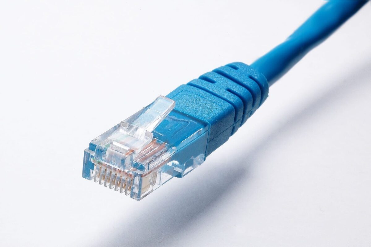 brancher câble ethernet